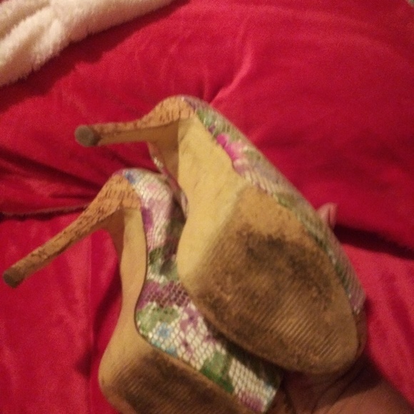 Multi colored open toe - Picture 3 of 3